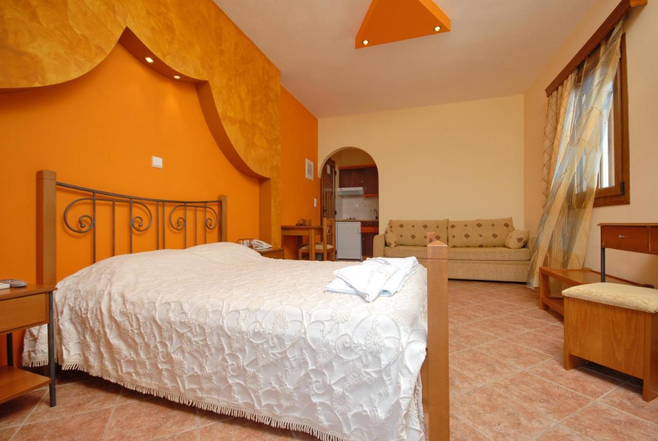 Golden Sun Hotel Stelida  Quarto foto